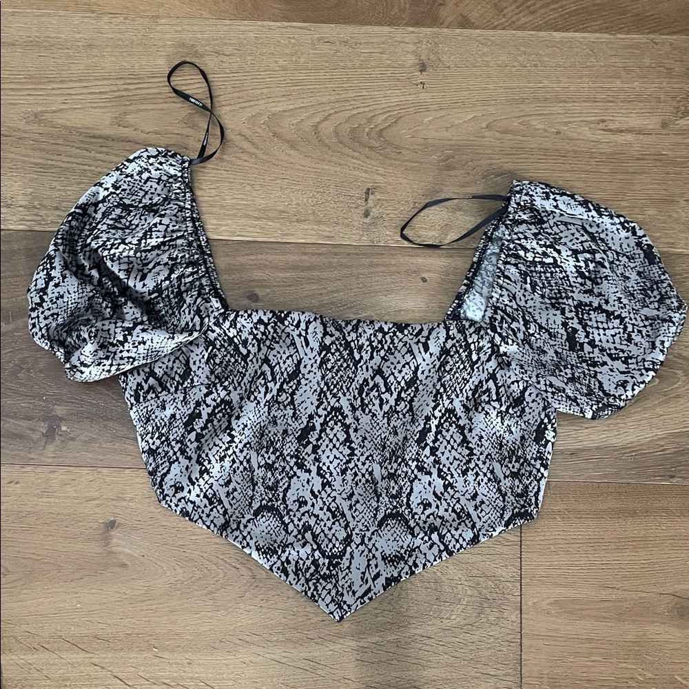Forever 21 Black and Gray Snake Print Top